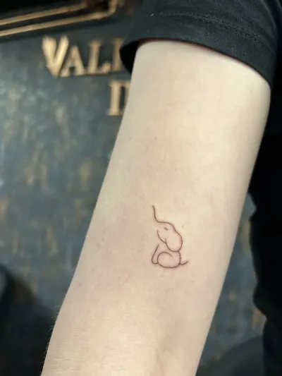 Fine line tatuering av Valhalla Ink i Göteborg