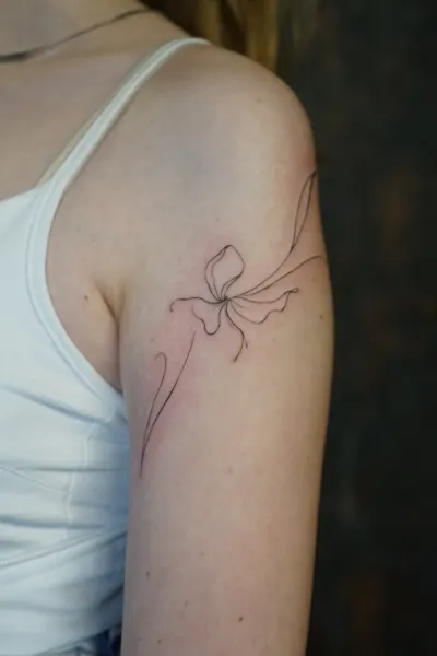 Fine line tatuering av Valhalla Ink i Göteborg