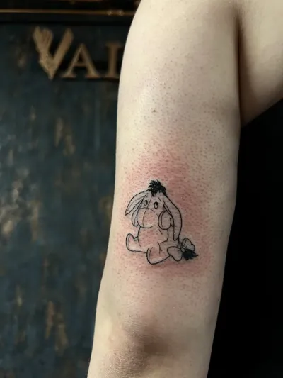 Fine line tatuering av Valhalla Ink i Göteborg
