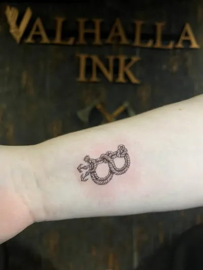 Fine line tatuering av Valhalla Ink i Göteborg
